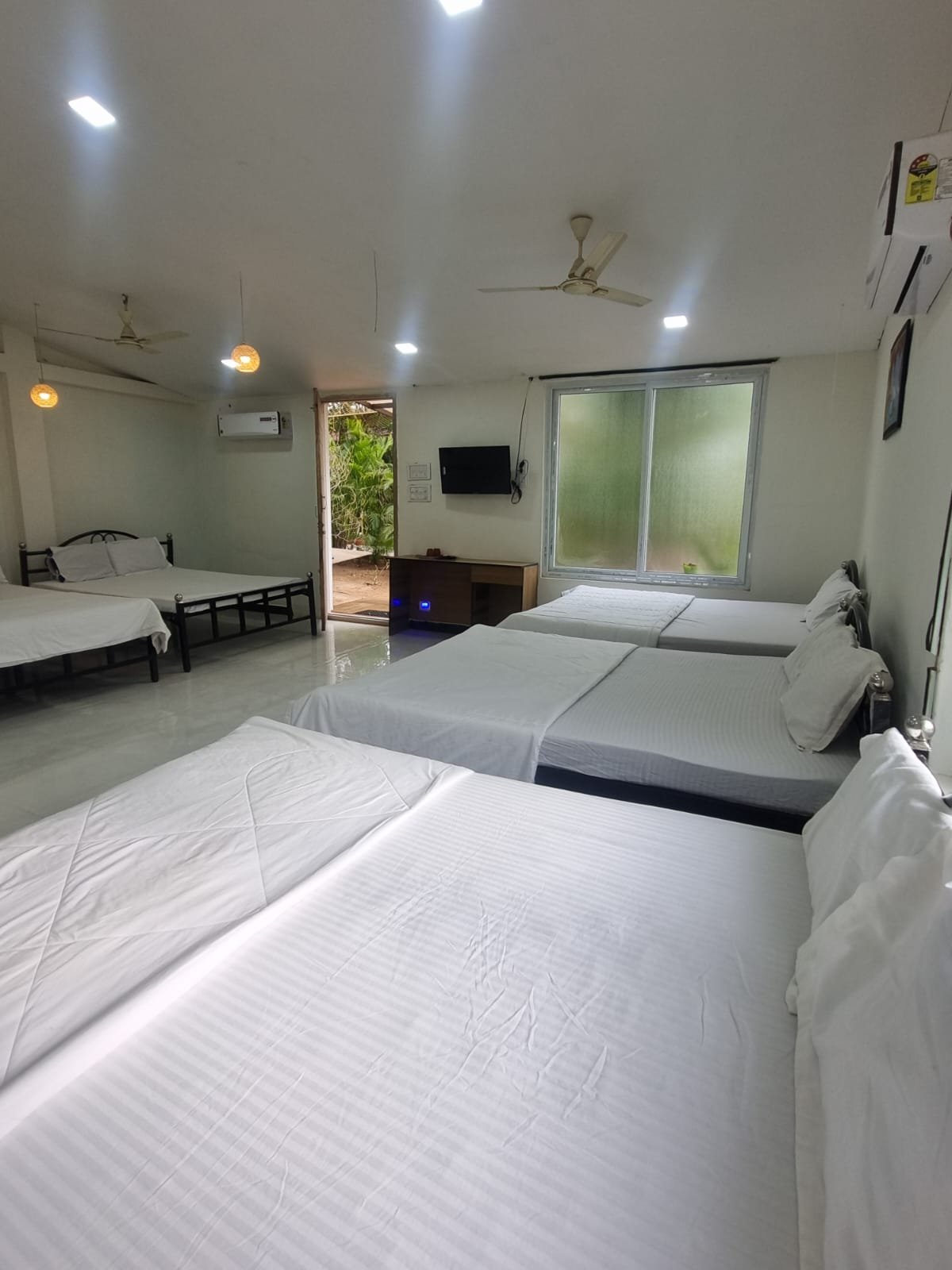 Resort with Swimming Pool Near Kerala